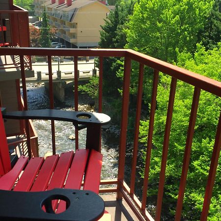 Baymont By Wyndham Gatlinburg On The River Exterior foto