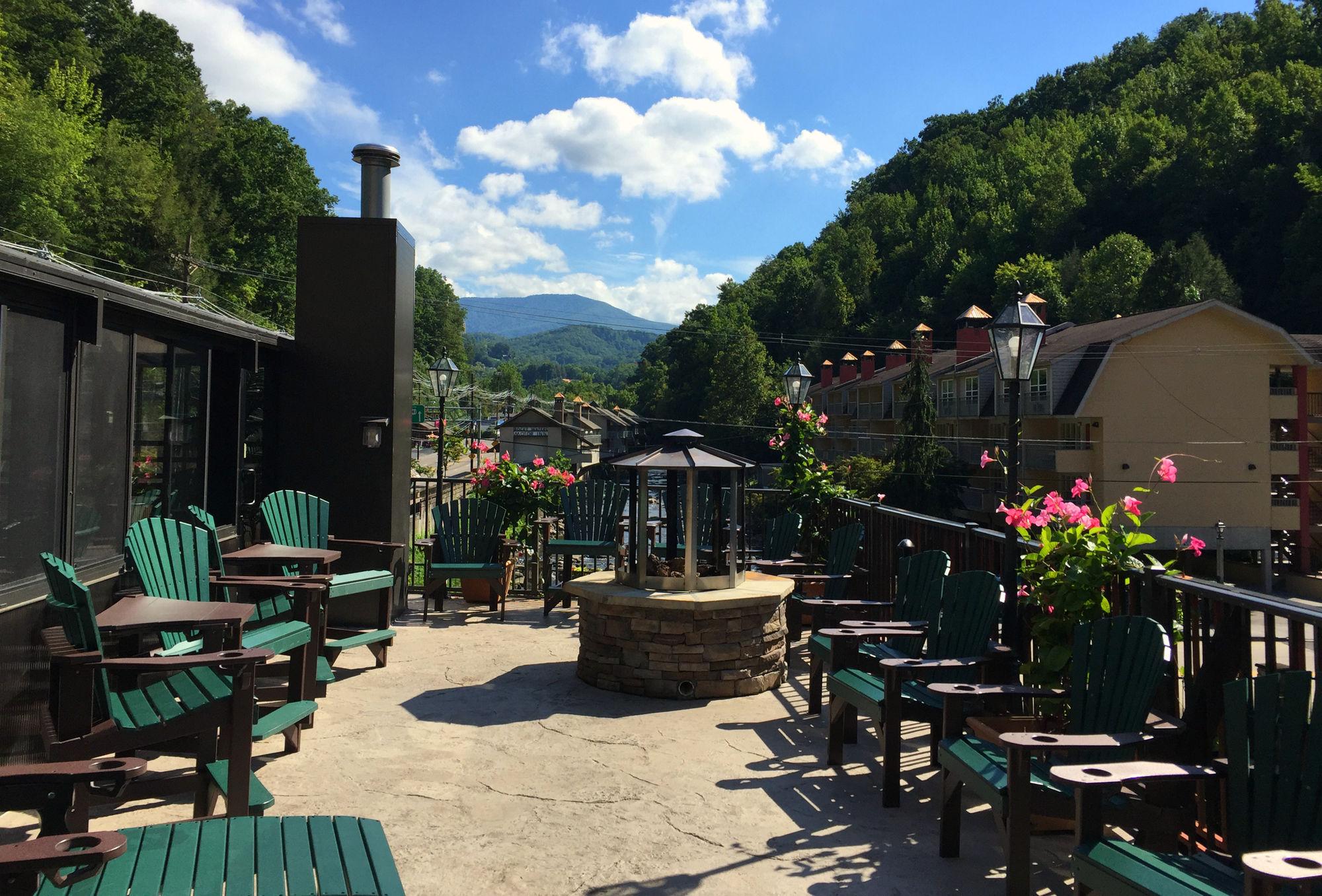 Baymont By Wyndham Gatlinburg On The River Exterior foto