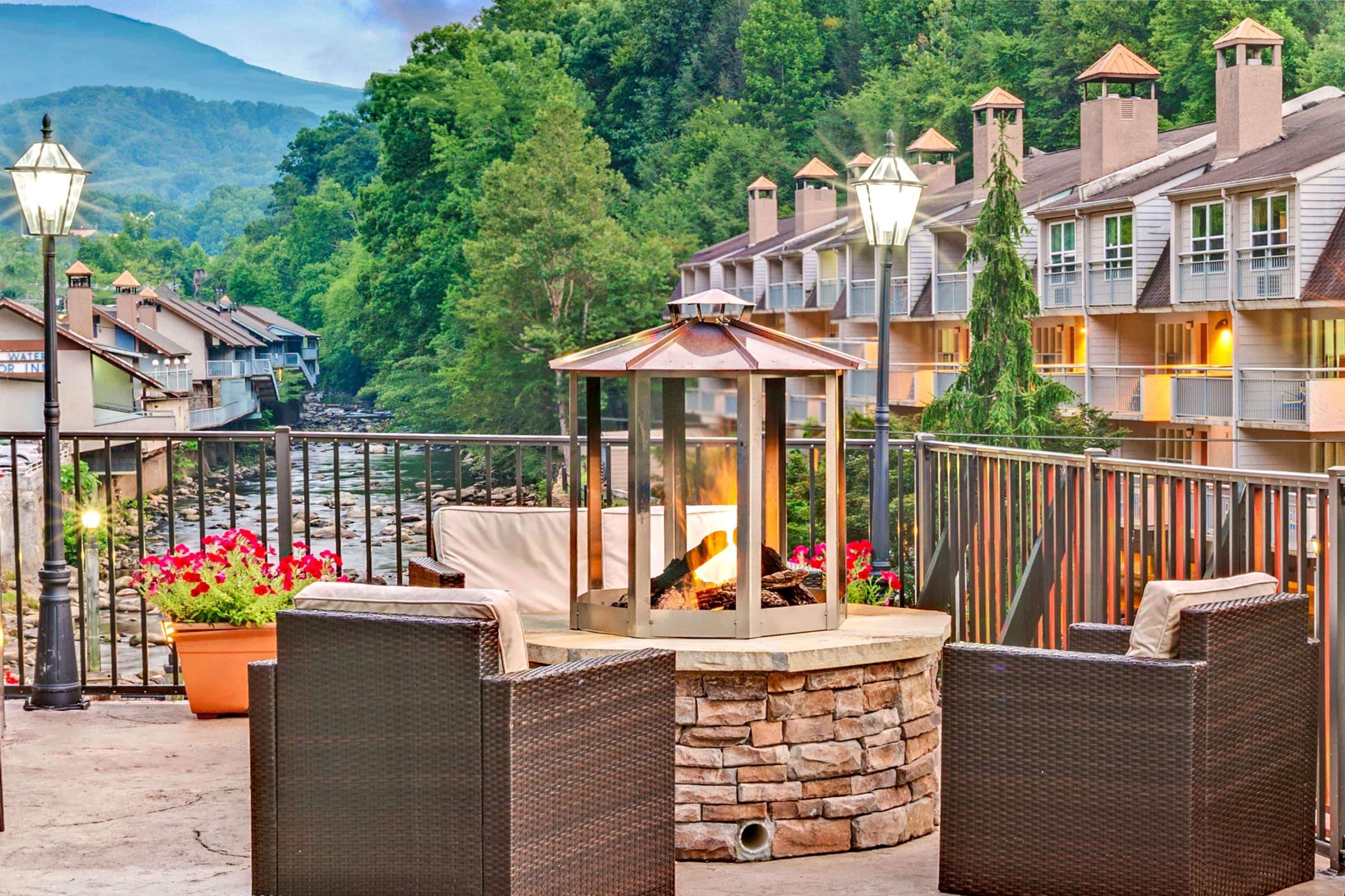 Baymont By Wyndham Gatlinburg On The River Exterior foto